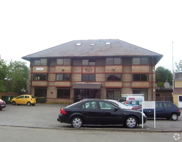 SVT Maldon portefeuille de 2 biens à vendre sur LoopNet.fr - Photo principale – Image 1 sur 7