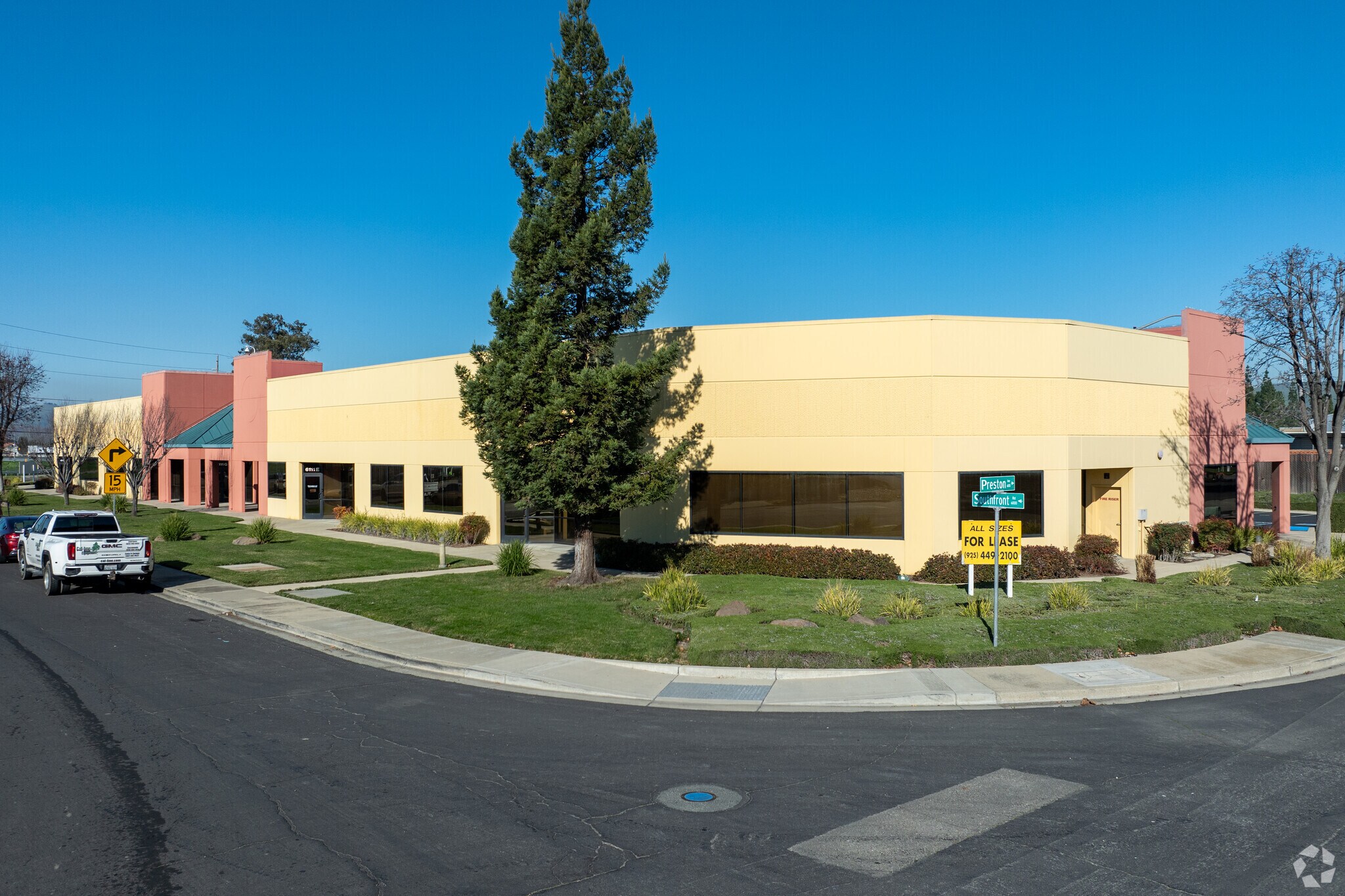 6111 Southfront Rd, Livermore, CA à louer Photo principale– Image 1 sur 4