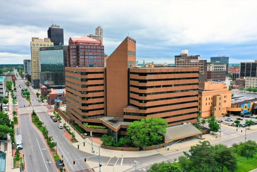 433 N Summit St, Toledo, OH à louer - Photo de l’immeuble – Image 1 sur 6
