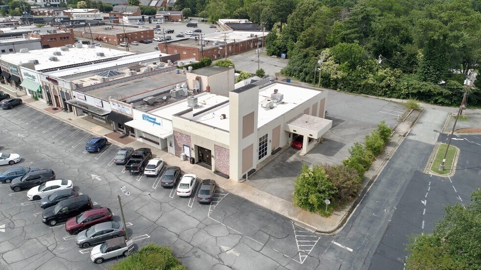 1702 Battleground Ave, Greensboro, NC à louer - Aérien – Image 3 sur 13