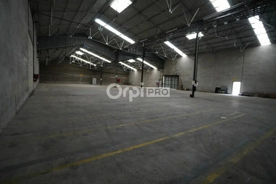 Local d'activités dans Selongey à vendre - Photo de l’immeuble – Image 3 sur 12