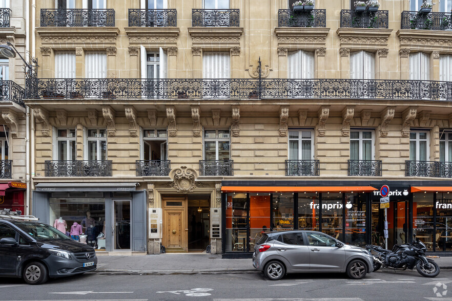 33 Rue Marbeuf, Paris à louer - Photo de l’immeuble – Image 2 sur 3