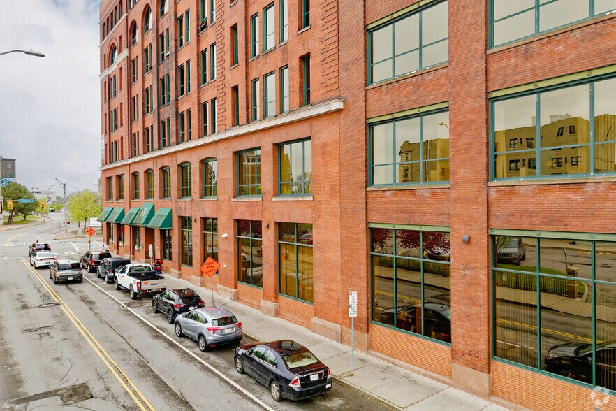 87 N Clinton Ave, Rochester, NY à louer - Photo de l’immeuble – Image 2 sur 10