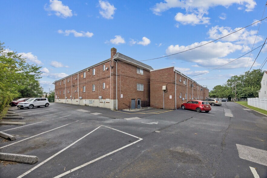 601 Buttonwood Ave, Maple Shade, NJ à vendre - Photo de l’immeuble – Image 2 sur 7