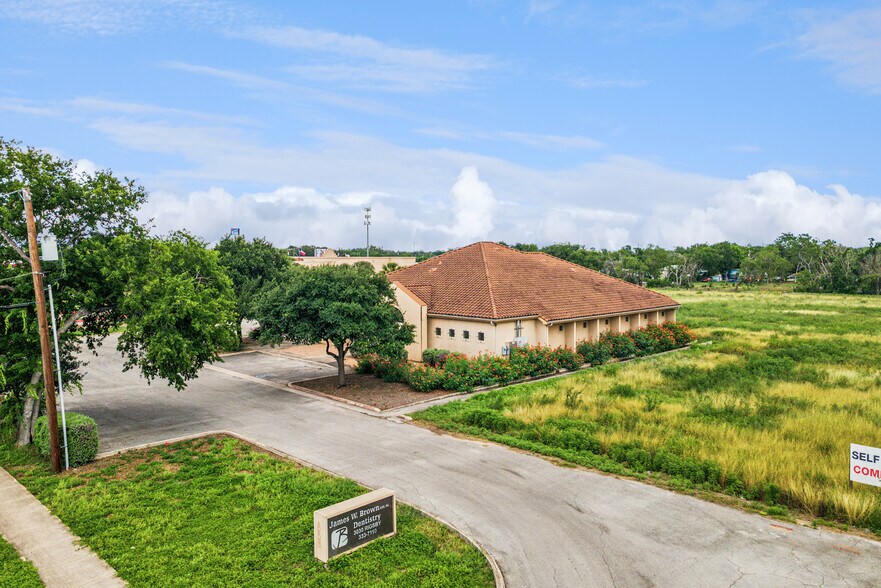 3030 Rigsby Ave, San Antonio, TX à vendre - Photo de l’immeuble – Image 1 sur 20