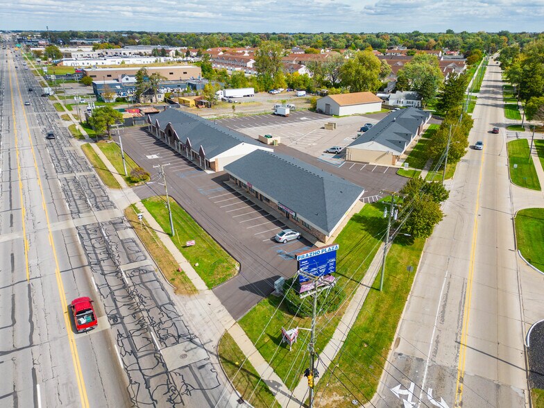 14555-14747 Frazho Rd, Warren, MI à louer - Photo de l’immeuble – Image 2 sur 14