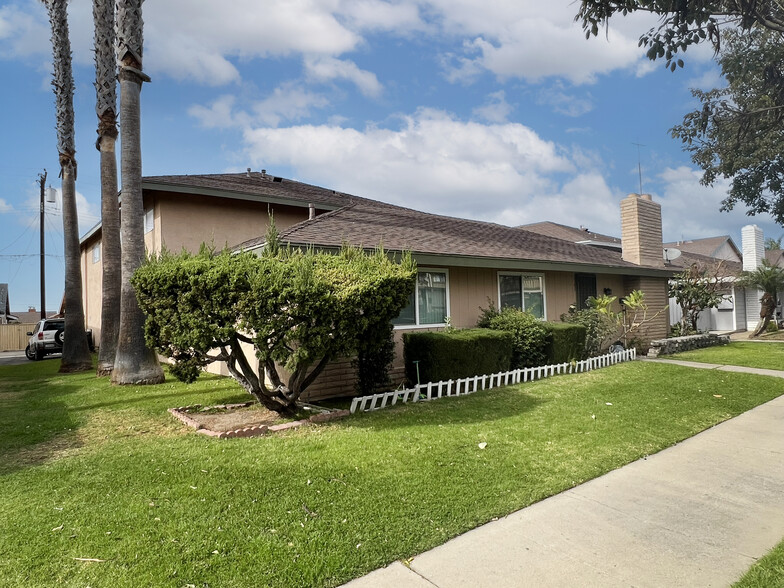 2562 N Bourbon St, Orange, CA à vendre - Photo de l’immeuble – Image 1 sur 7