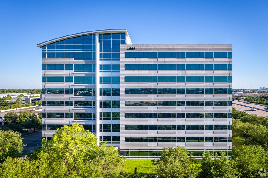 4646 W Sam Houston Pky N, Houston, TX à louer - Photo de l’immeuble – Image 3 sur 12