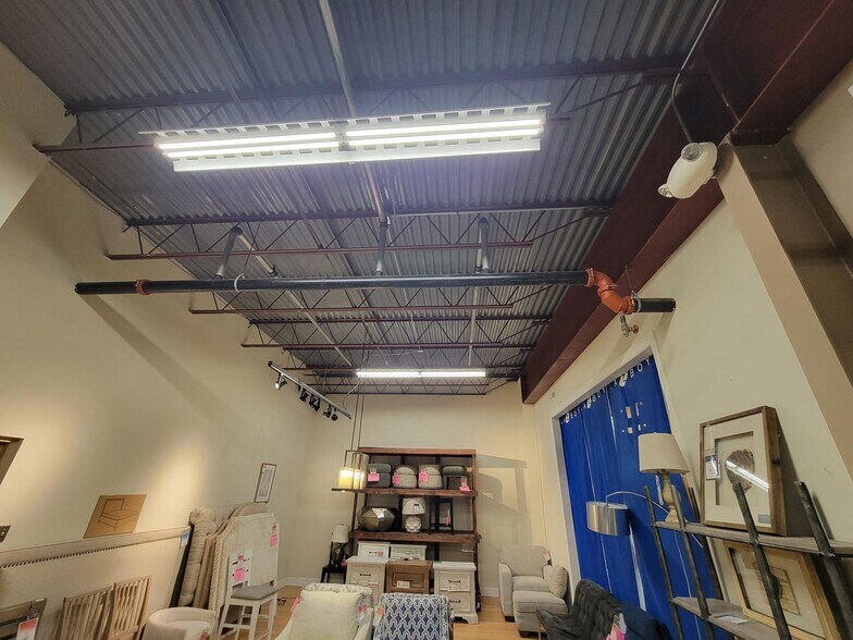 8365 Wicker Ave, Saint John, IN à vendre - Photo de l’immeuble – Image 2 sur 46