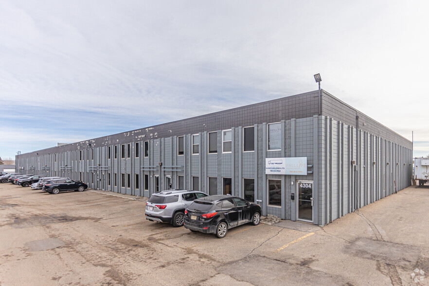4304-4330 76 Av NW, Edmonton, AB à louer - Photo de l’immeuble – Image 1 sur 5