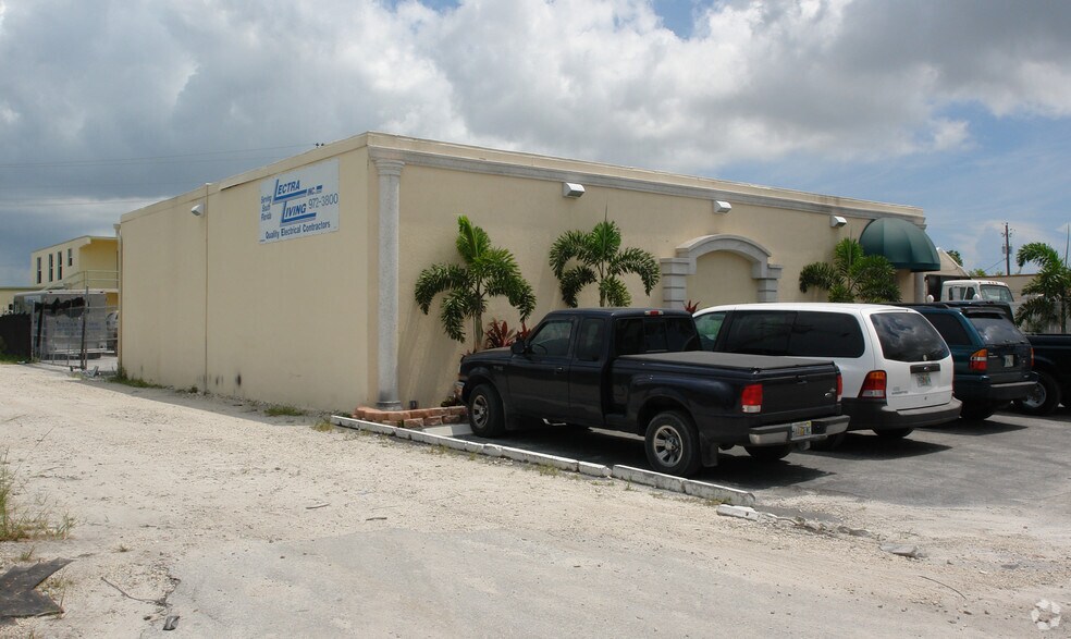 2031 NW 22nd St, Pompano Beach, FL à louer - Photo de l’immeuble – Image 3 sur 27