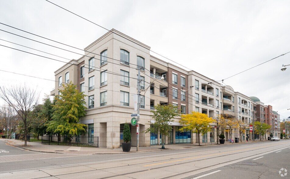 1747-1775 Queen St E, Toronto, ON à louer - Photo principale – Image 1 sur 2