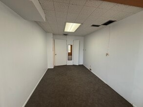 132 E Broadway, Eugene, OR à louer Photo intérieure– Image 2 sur 2
