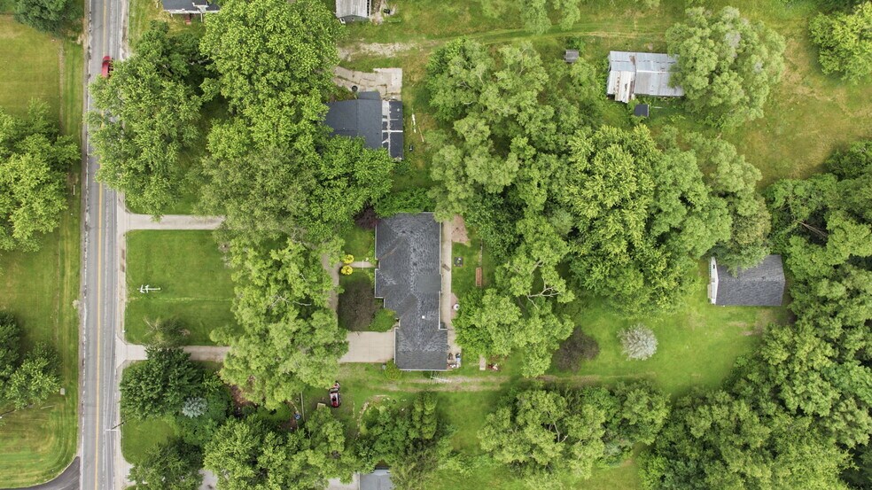 6005 N Fir Rd, Granger, IN à vendre - Photo de l’immeuble – Image 2 sur 19