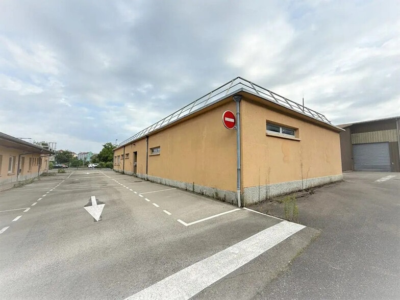Local d'activités dans Besançon à vendre - Photo de l’immeuble – Image 3 sur 17