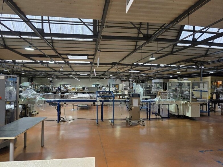 Industriel/Logistique dans Chevilly à vendre - Photo intérieure – Image 1 sur 4