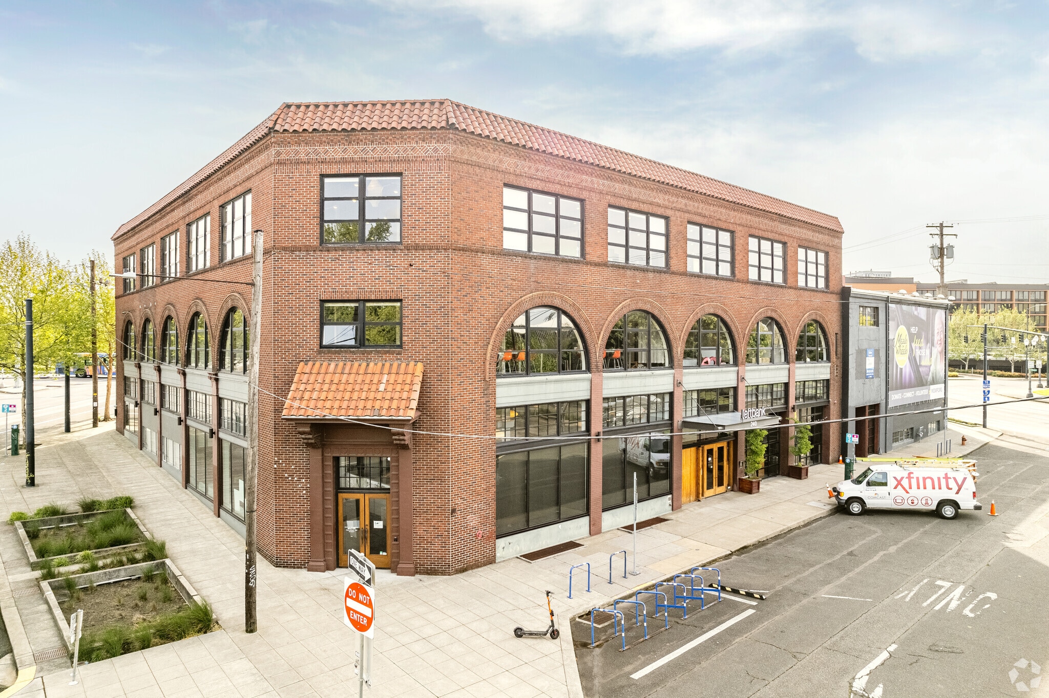 240 N Broadway, Portland, OR à louer Photo principale– Image 1 sur 19