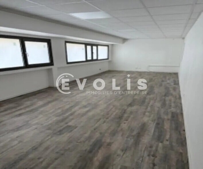 Local d’activités dans Villeneuve-la-Garenne à louer - Photo intérieure – Image 3 sur 12