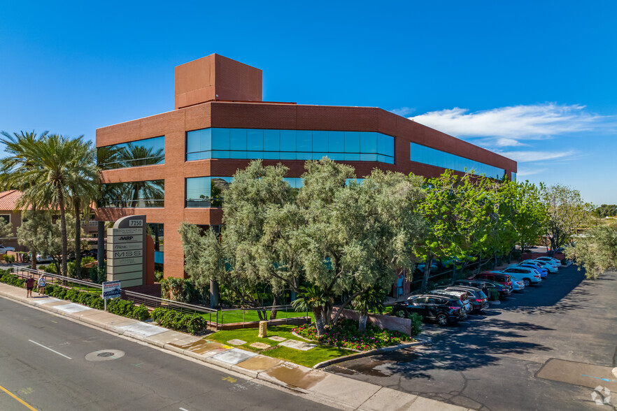 7250 N 16th St, Phoenix, AZ à louer - Photo de l’immeuble – Image 2 sur 23