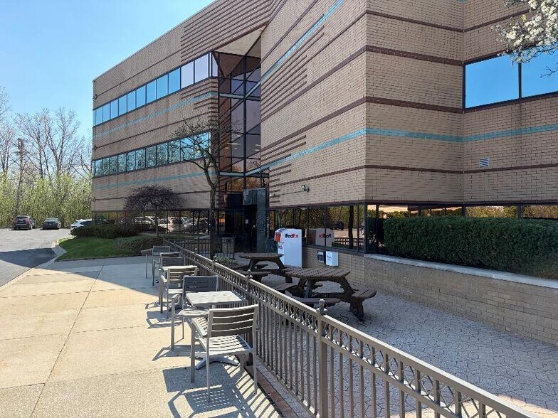 7125 Orchard Lake Rd, West Bloomfield, MI à louer - Photo de l’immeuble – Image 2 sur 5