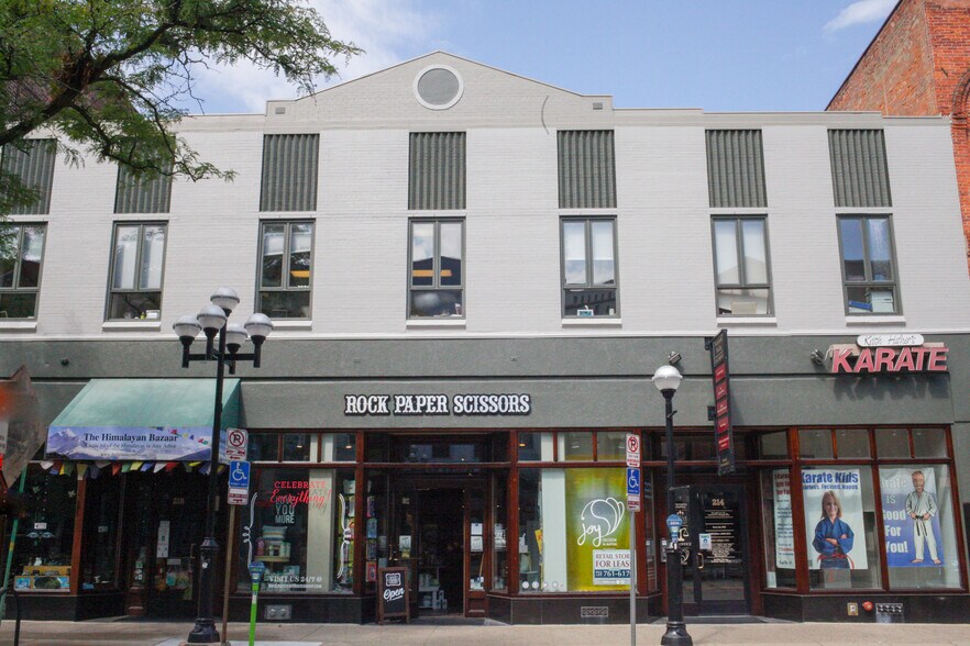 214-218 S Main St, Ann Arbor, MI à louer - Photo de l’immeuble – Image 3 sur 10