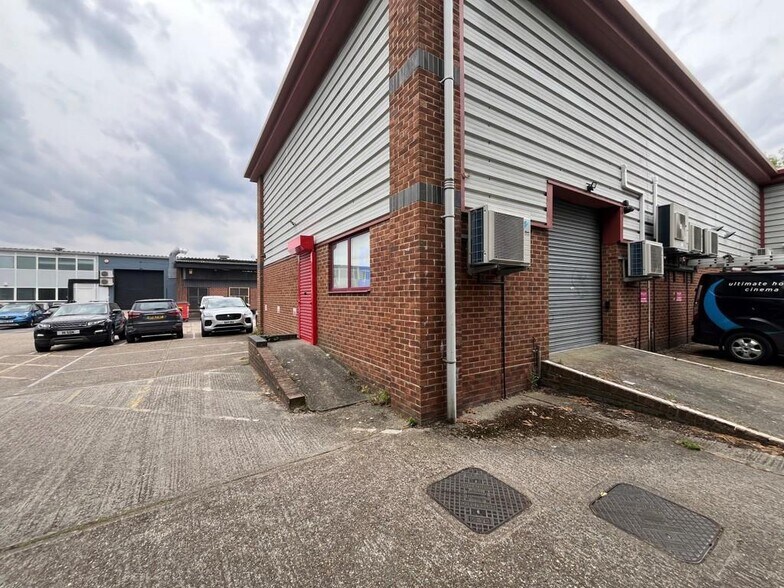 Radford Way, Billericay à louer - Photo de l’immeuble – Image 2 sur 5