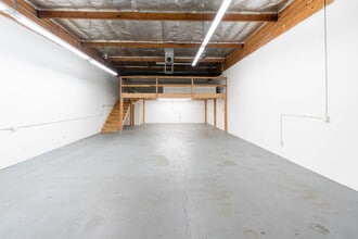 7733 Densmore Ave, Van Nuys, CA à louer Photo intérieure– Image 1 sur 9