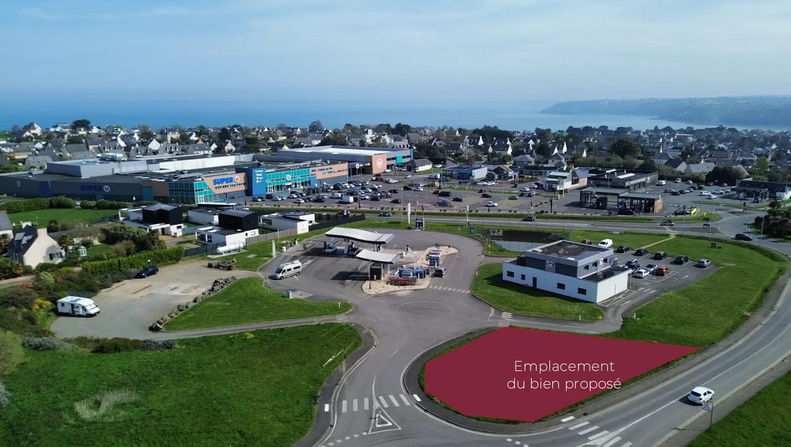 Bureau dans Binic-Étables-sur-Mer à louer Photo de l’immeuble– Image 1 sur 3