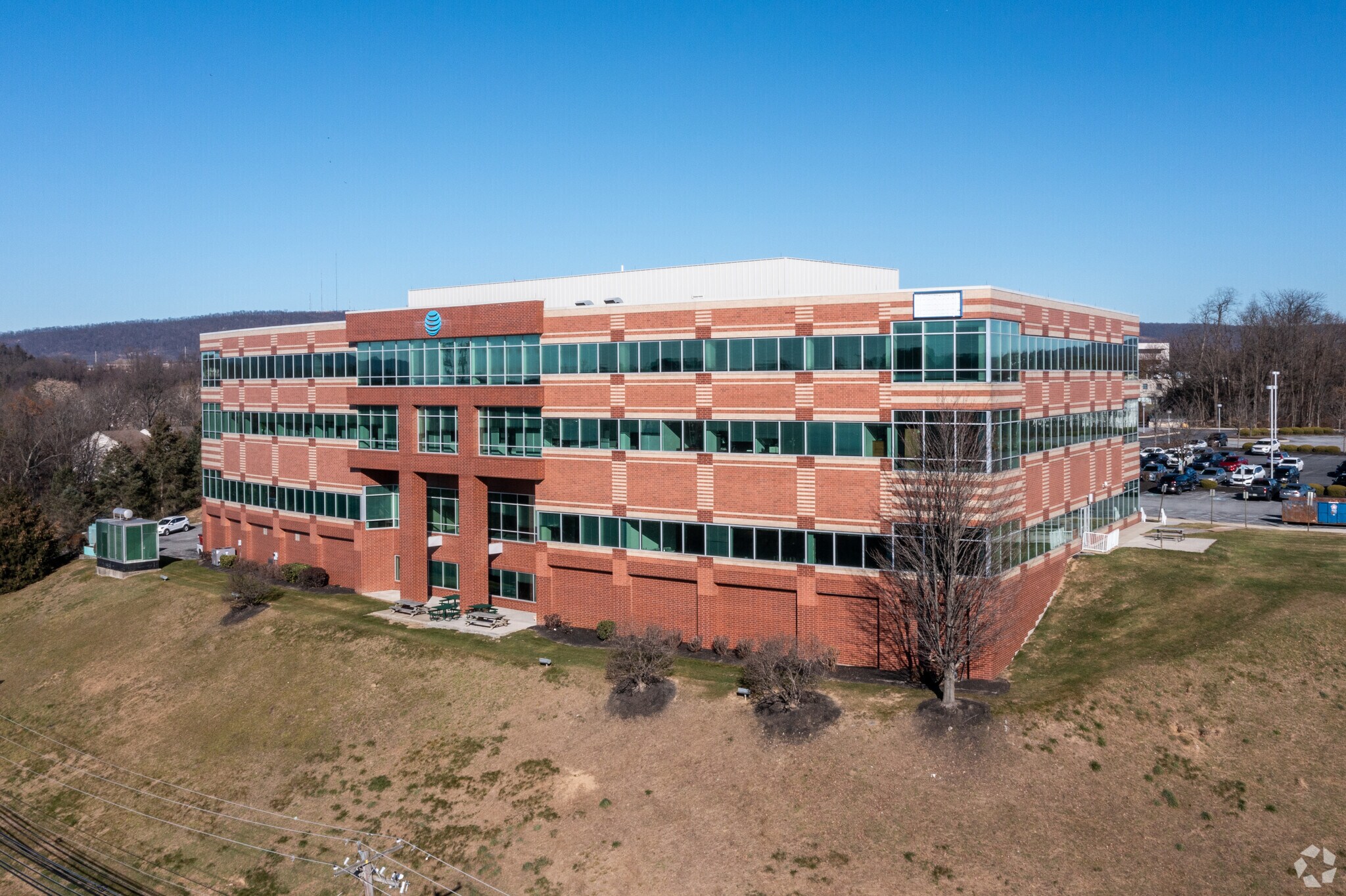 2550 Interstate Dr, Harrisburg, PA à louer Photo de l’immeuble– Image 1 sur 11