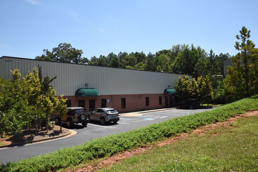 5060 Wallace Dr, Cumming, GA à louer - Photo principale – Image 2 sur 4