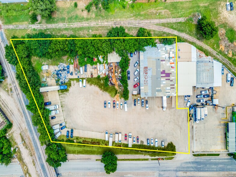 2424 S Cesar Chavez Blvd, Dallas, TX à vendre - Photo de l’immeuble – Image 3 sur 5