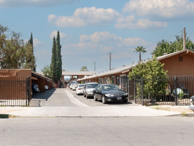 1275 N 8th St, Fresno, CA à vendre - Photo de l’immeuble – Image 1 sur 5