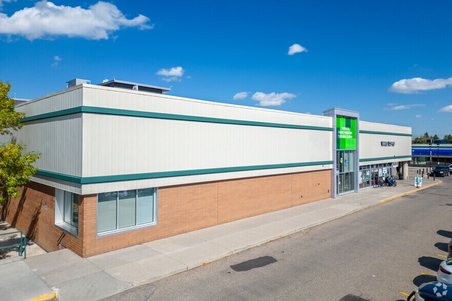 2675 36th St NE, Calgary, AB à louer - Photo de l’immeuble – Image 3 sur 15