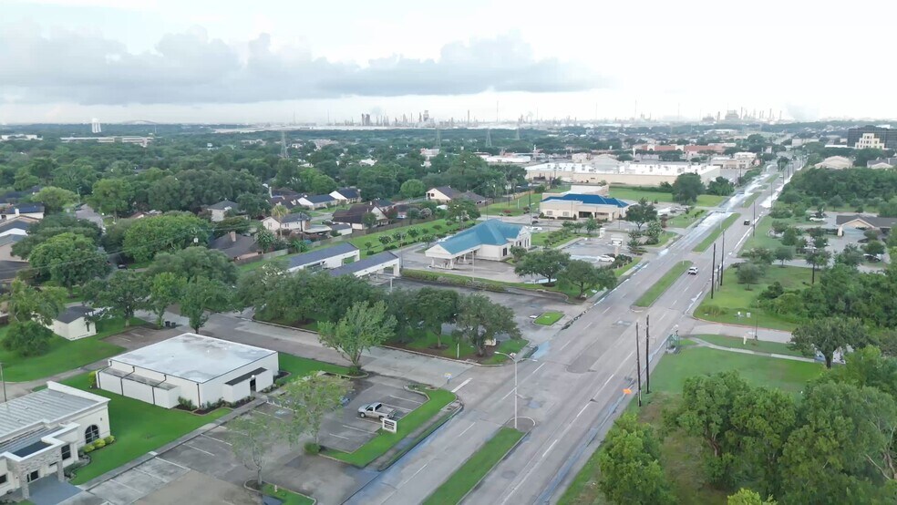 723 Rollingbrook Dr, Baytown, TX à vendre - Vidéo sur l’annonce professionnelle – Image 2 sur 14