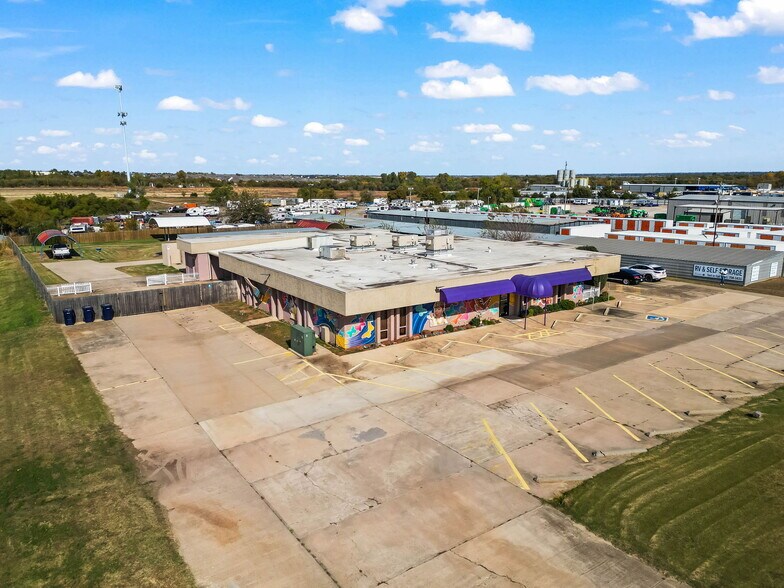 11223 NW 10th St, Oklahoma City, OK à vendre - Photo de l’immeuble – Image 3 sur 33