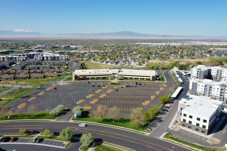 888 University Park Blvd, Clearfield, UT à louer - Photo de l’immeuble – Image 1 sur 10