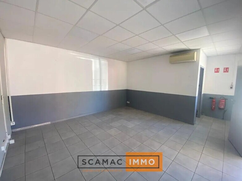 Bureau dans Gémenos à louer - Photo de l’immeuble – Image 3 sur 7