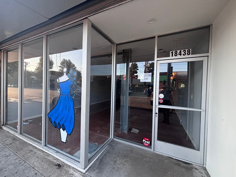 18438 Saticoy St, Reseda, CA à louer - Photo de l’immeuble – Image 2 sur 9