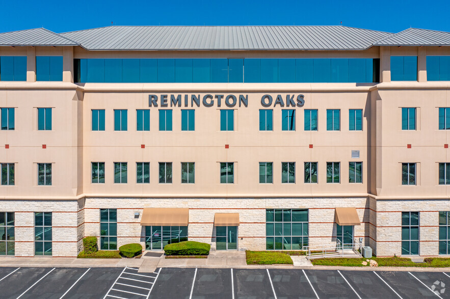 525 Oak Centre Dr, San Antonio, TX à louer - Photo de l’immeuble – Image 3 sur 4