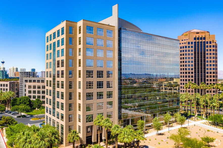 3753-3993 Howard Hughes Pky, Las Vegas, NV à louer - Photo de l’immeuble – Image 3 sur 39