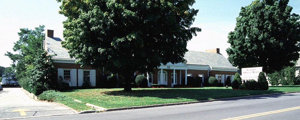 113 Crossways Park Dr, Woodbury, NY à louer - Photo principale – Image 2 sur 4