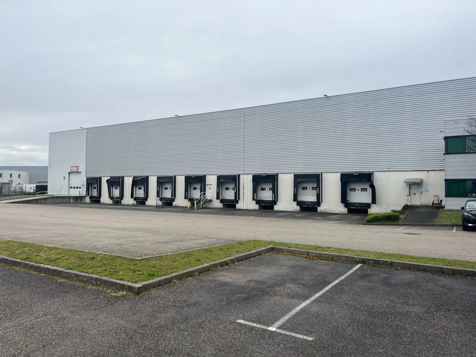 Industriel/Logistique dans Meyzieu à louer Photo de l’immeuble– Image 1 sur 4