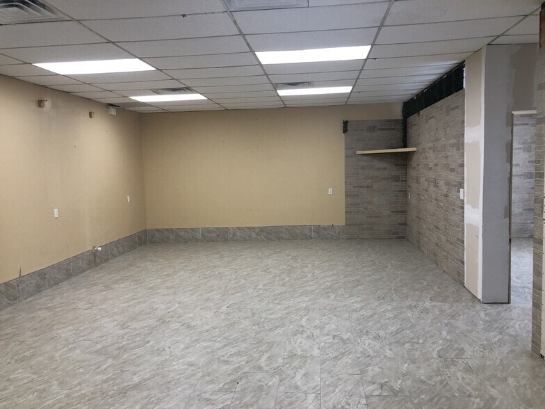 5907 Merrill Rd, Jacksonville, FL à vendre - Photo de l’immeuble – Image 2 sur 3
