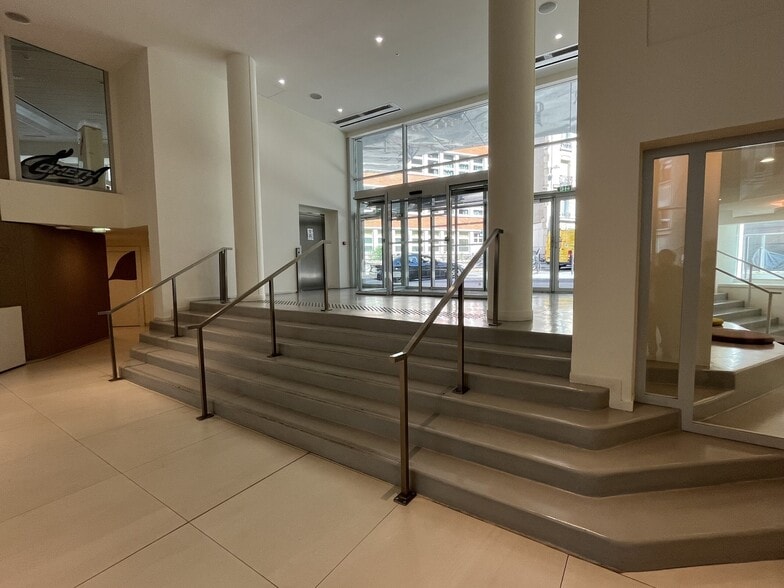 28-28 Rue Emile Ménier, Paris à louer - Photo de l’immeuble – Image 3 sur 20