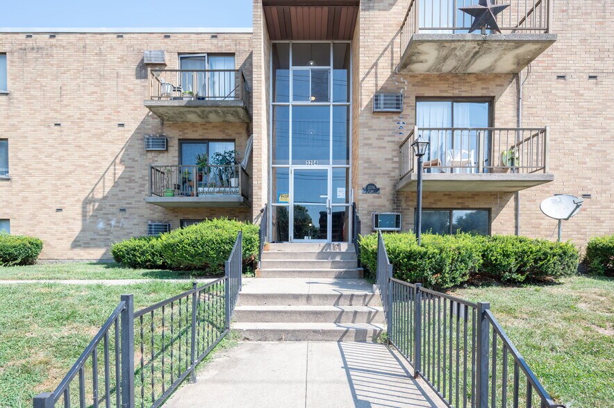 3204 Mozart Ave, Cincinnati, OH à vendre - Photo de l’immeuble – Image 1 sur 28