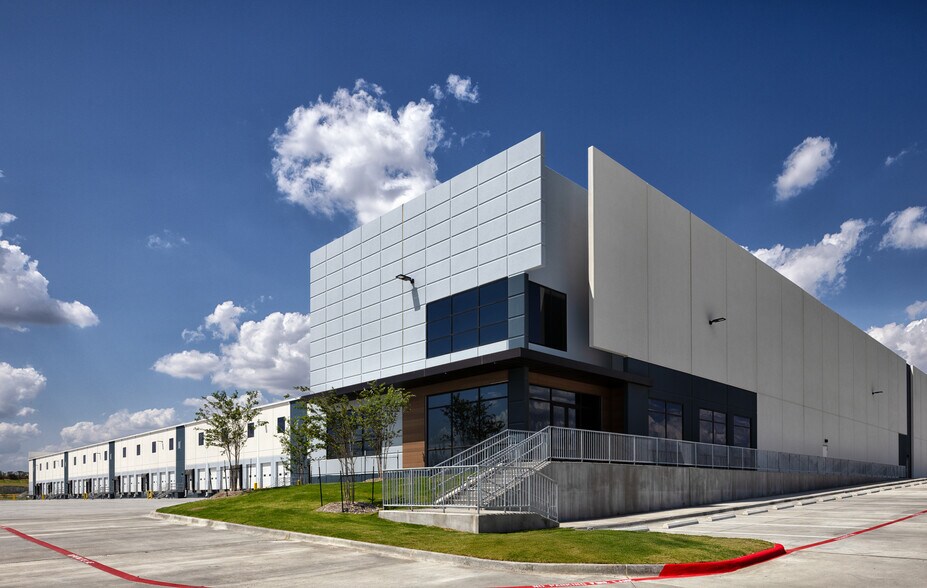 246 Blue Ridge Pky, Laredo, TX à louer - Photo de l’immeuble – Image 1 sur 7