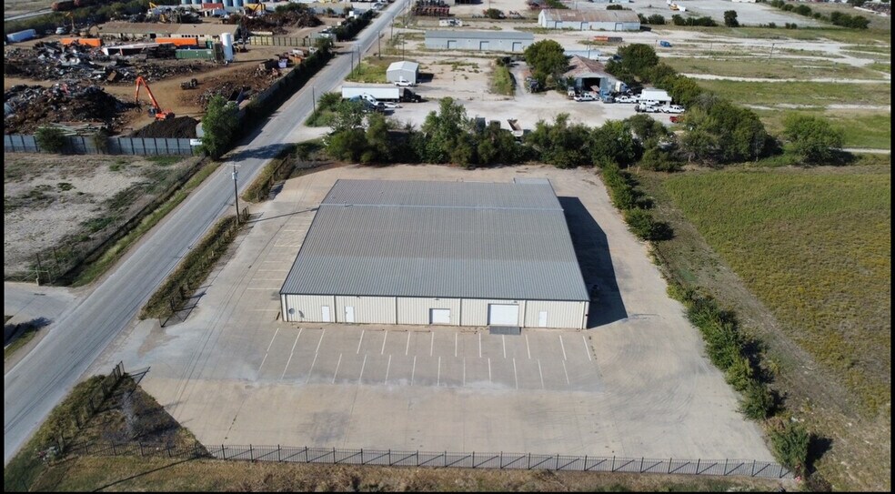 10100 Hicks Field Rd, Fort Worth, TX à vendre - Photo de l’immeuble – Image 3 sur 41