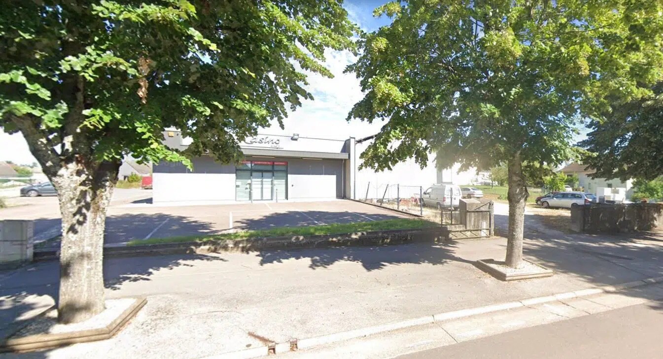Local commercial dans Fontaine-Française à louer Photo de l’immeuble– Image 1 sur 11