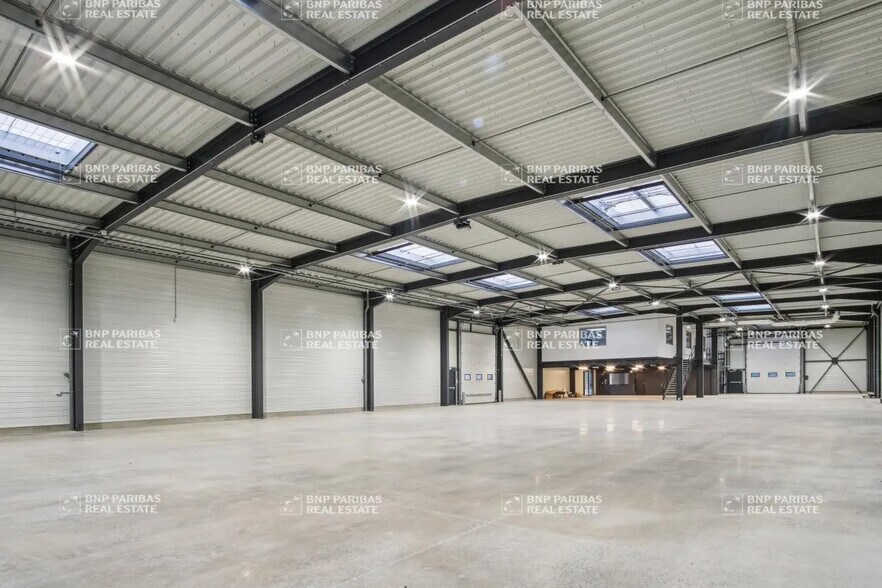 Local d’activités dans Vaires-sur-Marne à louer - Photo de l’immeuble – Image 3 sur 18