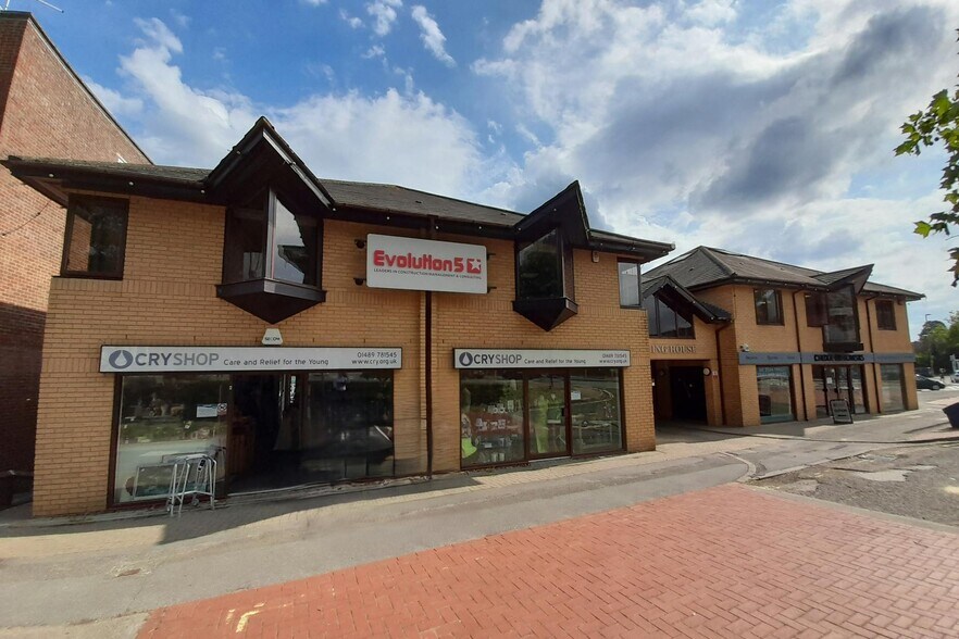 St Johns Rd, Southampton à louer - Photo de l’immeuble – Image 2 sur 2